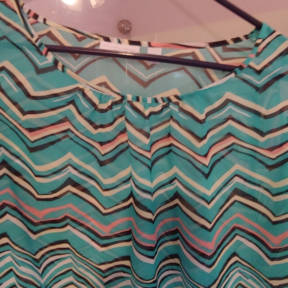 NY&Co Super sexy sheer top with open shoulders - Picture 3 of 4